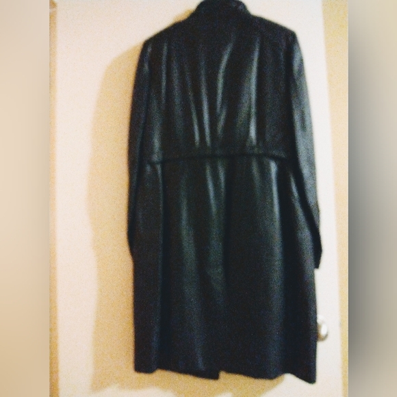 Danier leather black coat size m-lg. - Picture 3 of 4